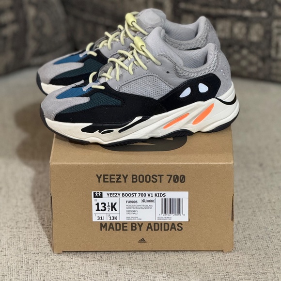 adidas YEEZY Boost 700 - Picture 5 of 8